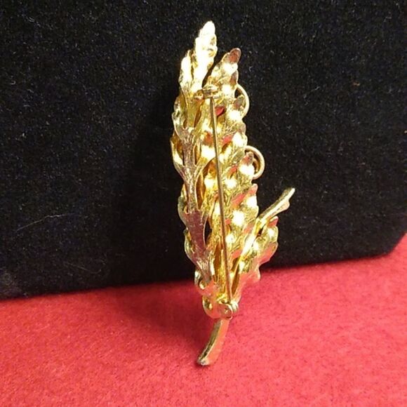 Gold Tone Metal Floral Brooch multiple layers leaves seed pods and curling vines - Picture 2 of 7